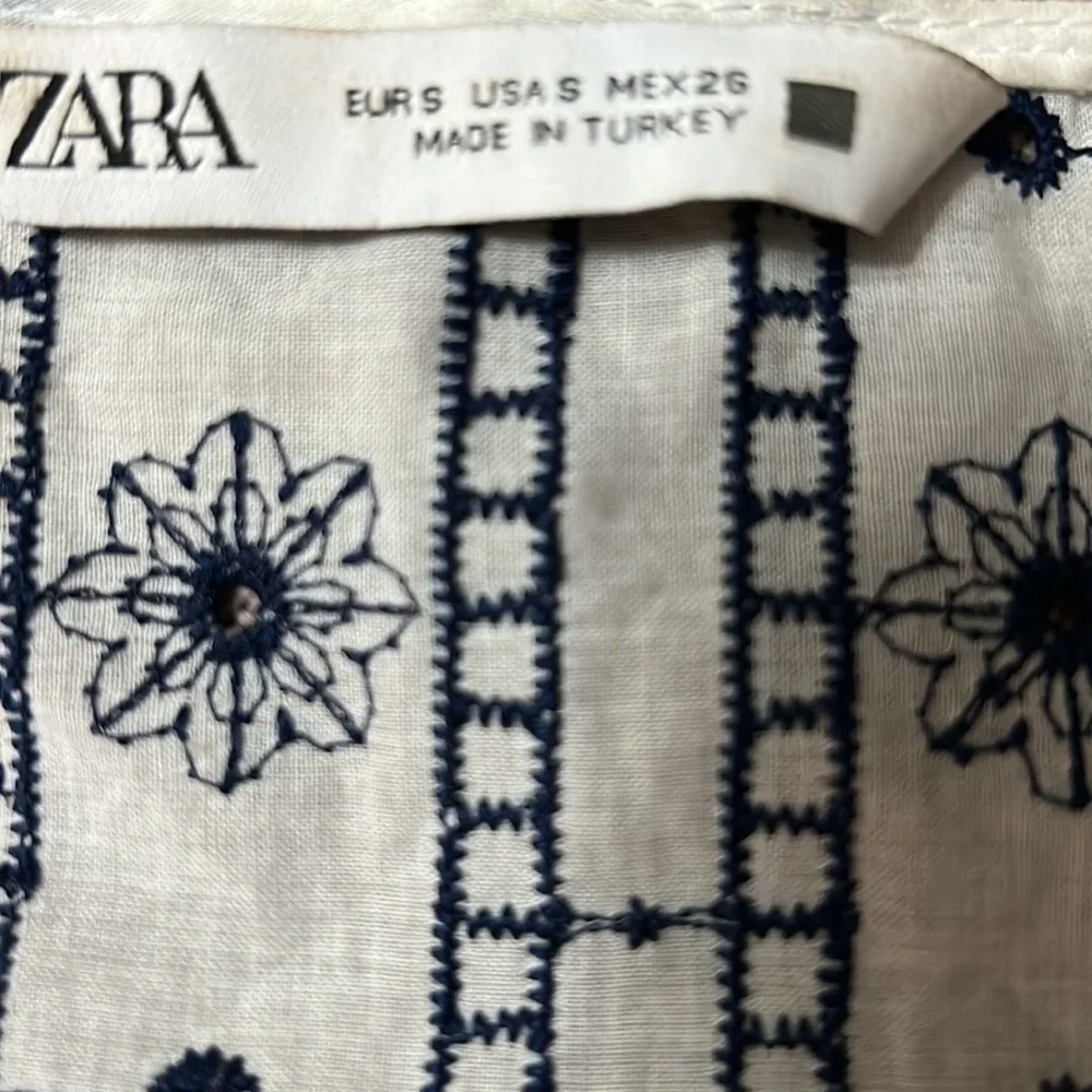 Zara Embroidered Cropped Top with Puff Sleeves size Small